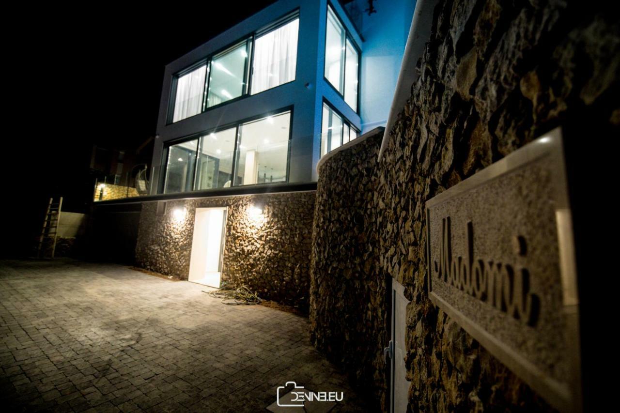 Villa Madomi Kustici Luaran gambar