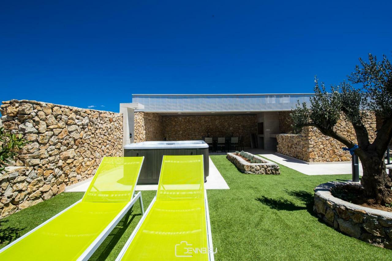 Villa Madomi Kustici Luaran gambar