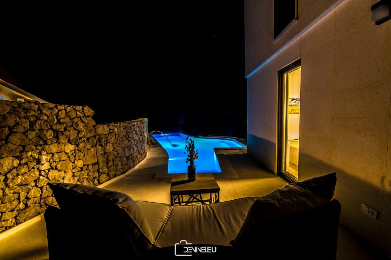 Villa Madomi Kustici Luaran gambar